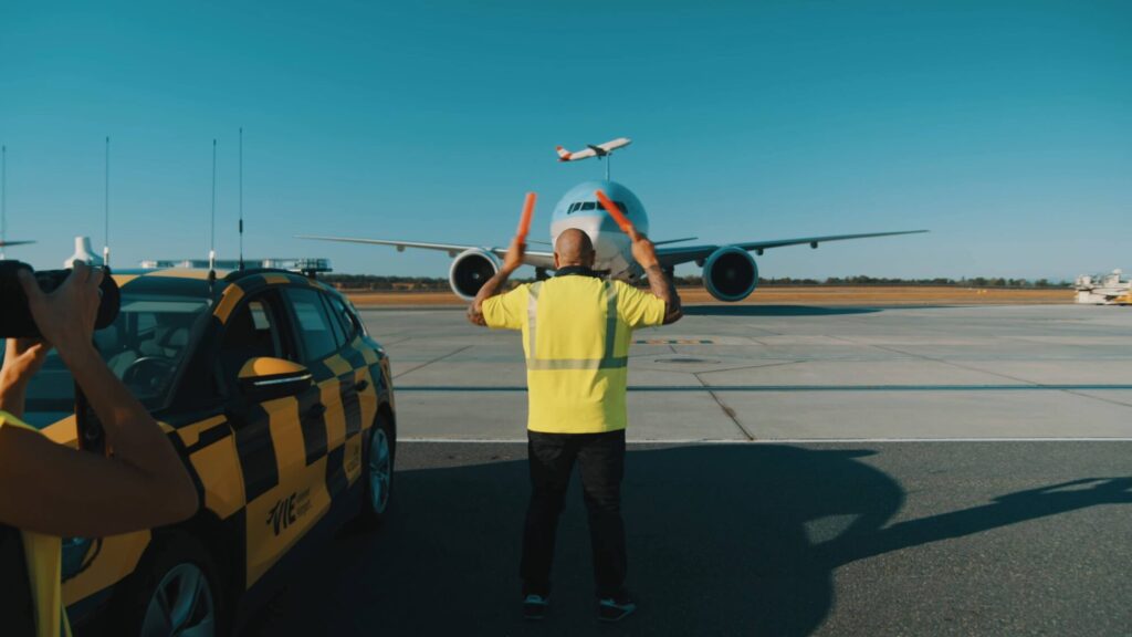 24h Stunden Reportage Der Traum vom Fliegen #viennaairport #flughafenwien #70jahreVIE 0 55 screenshot