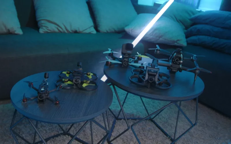 FPV Drohnen ROLIN Media Drohnen am Tisch